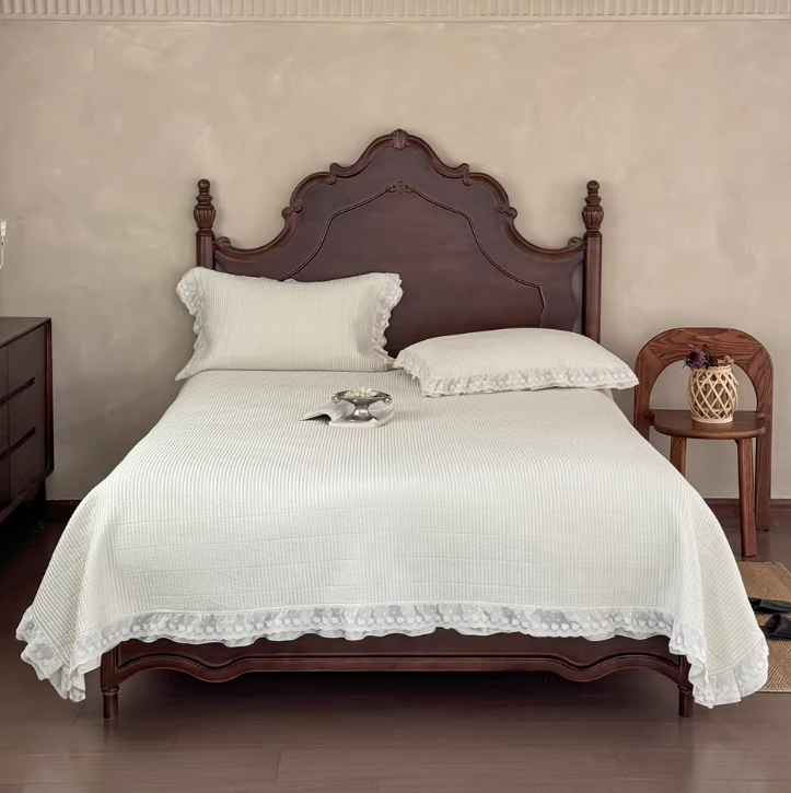 ผ้านวมพิมพ์ลายด้วยผ้าลูกไม้